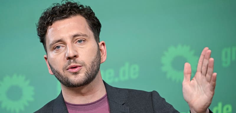 „Ich sehe Verwahrlosung auf der Straße“, sagt der Grünen-Chef zur „Stadtbild“-Debatte