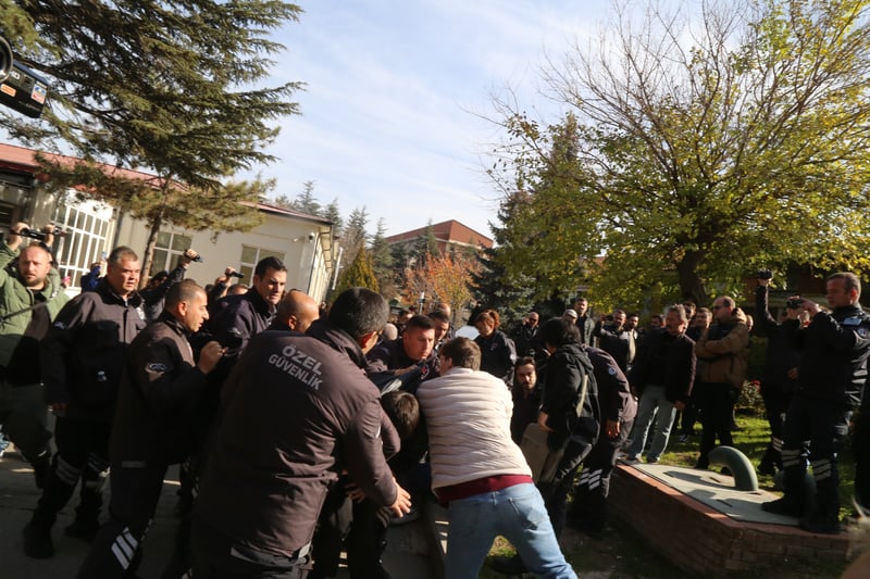 ÖGB, Anadolu Üniversitesi öğrencilerine saldırdı