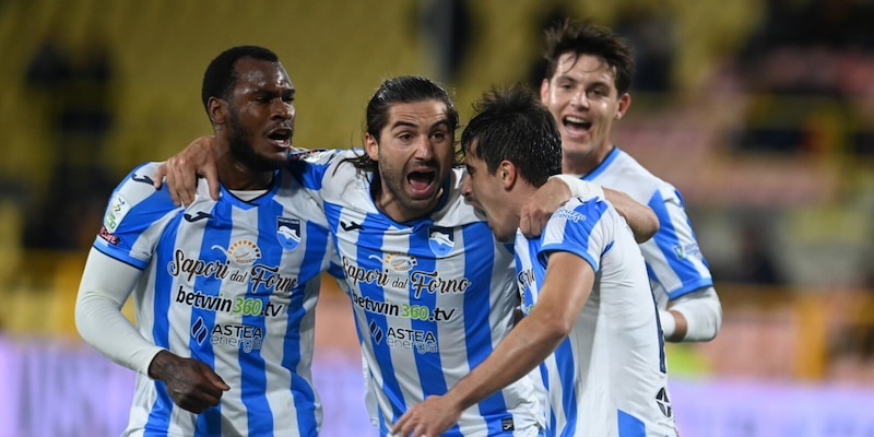 Aquilani raggiunto al 93': doppio Corazza, il Pescara strappa il pari a Catanzaro