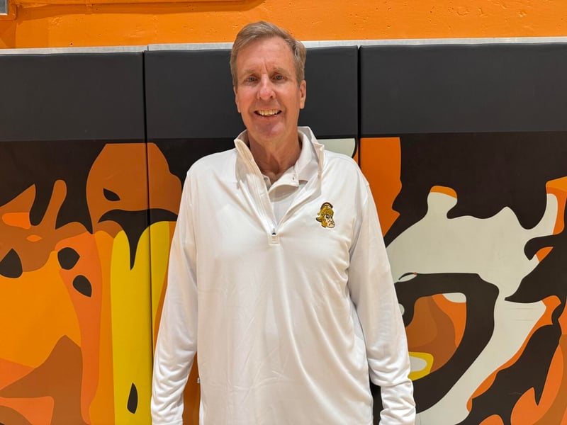 Prep talk: It's Year 41 at La Cañada High for basketball coach Tom Hofman