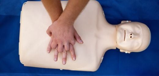 Herzdruckmassage: Können Sie Wiederbelebung?
