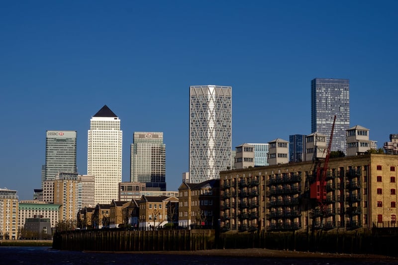 FTSE 100 ends week on a high despite downbeat economic news