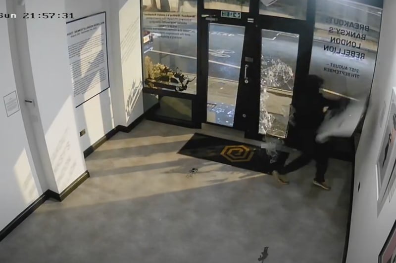 Moment thief steals £270,000 Banksy print to pay off drug debt