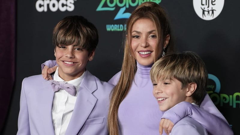 Shakira mit ihren Jungs - Was für ein FLIEDERsehen