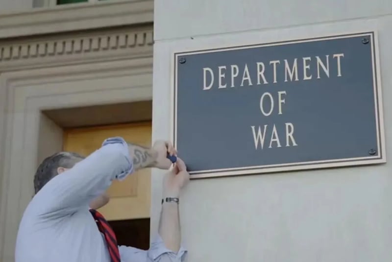 Tabela değişti, vidaları bakan çaktı