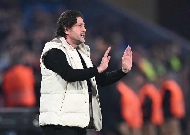 Fatih Tekke: 'Elinde sopayla cephede bekliyorlar...'