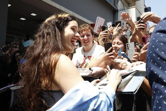 Rosalía visita en Buenos Aires el estadio del Boca Juniors junto al cantante Trueno: "No sé por qué me da nervios"