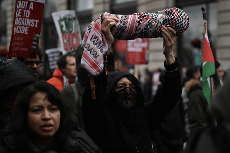 Londra'da on binler Filistin için yürüdü! İsrail'e silah satışına tepki