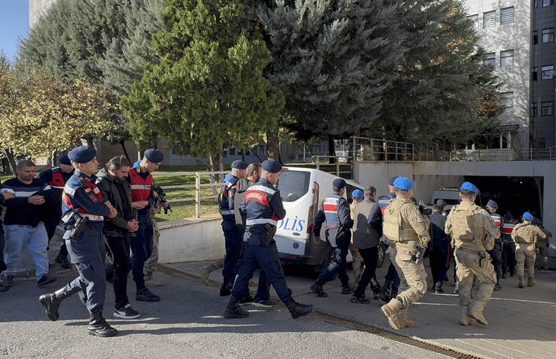 Gaziantep'te terör örgütü DEAŞ operasyonunda 13 şüpheli yakalandı