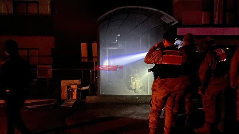 Hatay'da galeri yangını binayı sardı: Ölü ve 10'u aşkın yaralı var