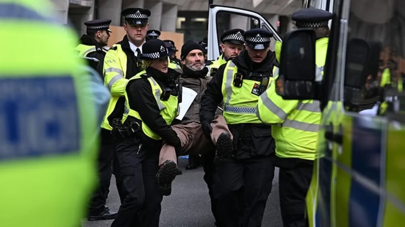 İngiltere’de yasaklı Palestine Action grubuna destek eyleminde 47 gözaltı