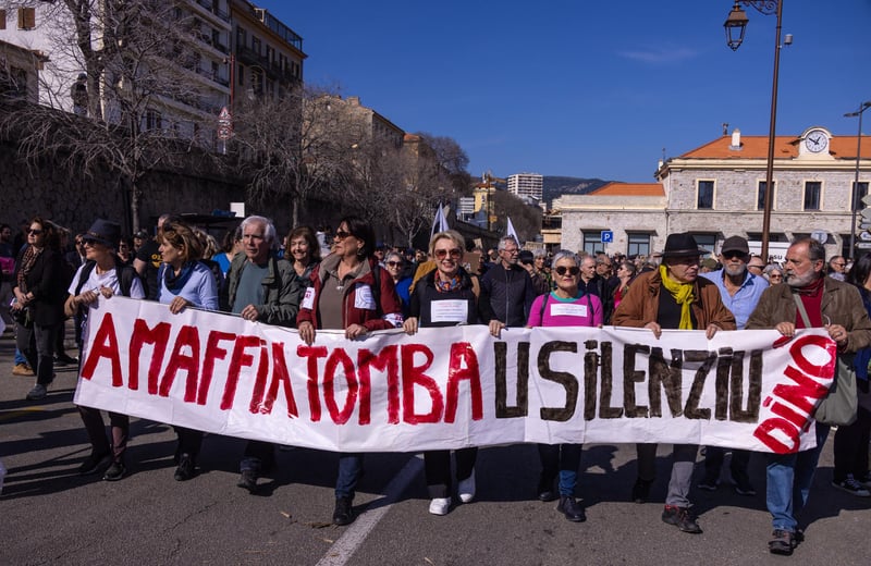 «Assassins, mafieux, dehors!» : en Corse, une journée de mobilisation pour lutter contre «une mafia qui tue»