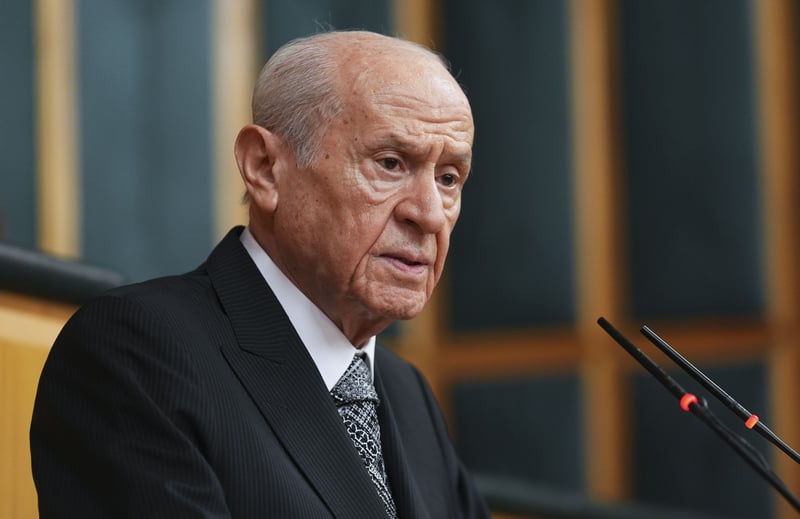 MHP lideri Bahçeli'den Öğretmenler Günü paylaşımı... "Hiç sönmeyecek medeniyet ışığımızdır"