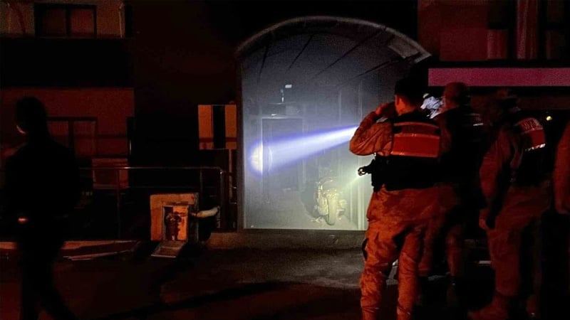 Kapıyı karıştırdılar, alevlere yakalandılar... Hatay’da apartman yangınında iki kişi hayatını kaybetti