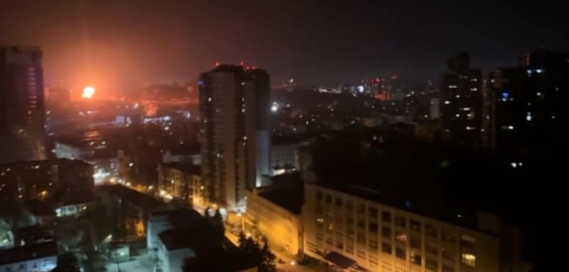 Klitschko meldet massive Angriffe auf Kiew – Wohnhäuser stehen in Flammen