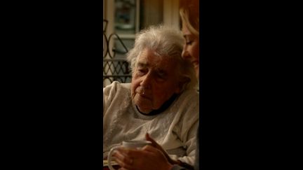 Sur un brancard pendant soixante-quatre heures : le calvaire d'une femme de 99 ans