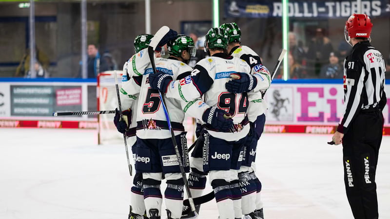 Null Punkte für den Spitzenreiter Straubing - Eisbär Kirk mit Hattrick
