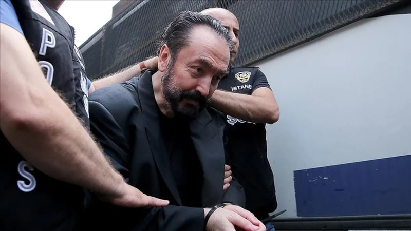 SON DAKİKA | Adnan Oktar'ın trollerine operasyon! 450 sosyal medya hesabı engellendi