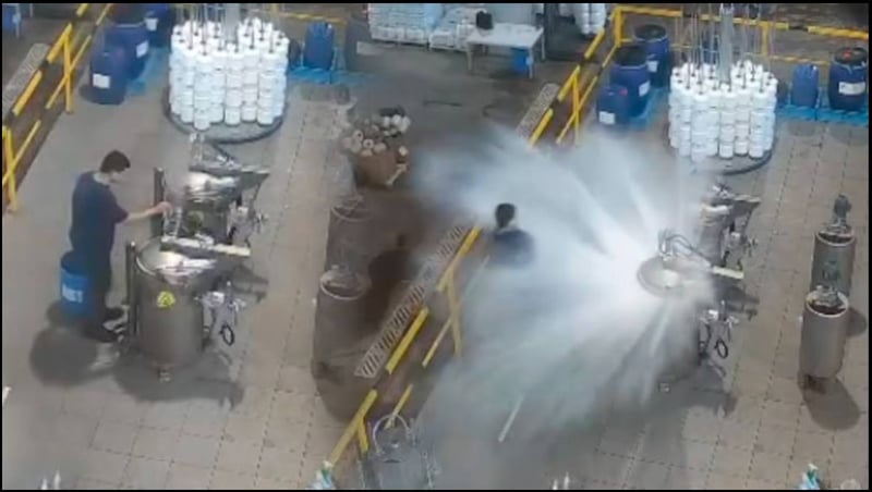 Fabrikada ihmaller zinciri: Genç işçi 100 derece basınçlı suyla yandı!