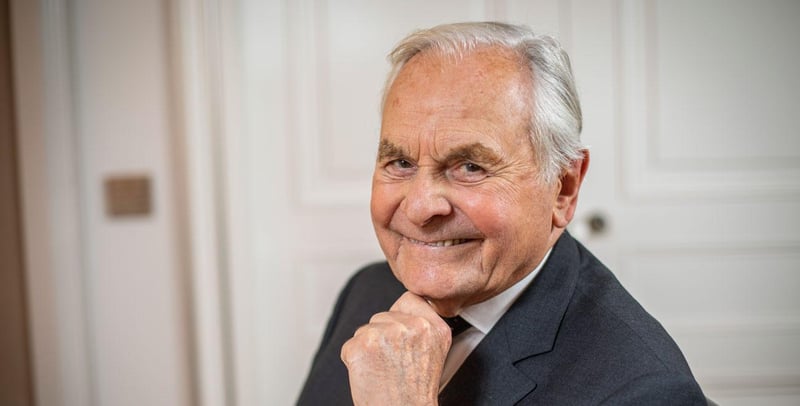 «Il faut savoir ce que veulent les gens» : les secrets de Bernard Magrez pour rester, à 89 ans, l’un des meilleurs vendeurs de vin du monde