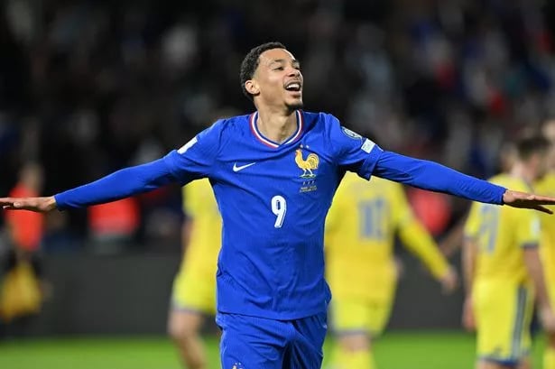 Hugo Ekitike sends clear message to Arne Slot amid Alexander Isak dilemma