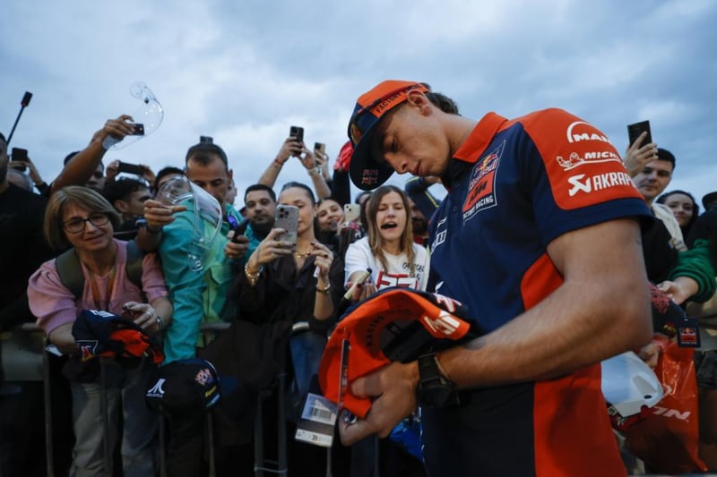 Acosta: "Puedo jugar mis cartas, pero Bezzecchi está en uno de sus mejores estados de forma"