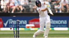 England in danger after another collapse in Perth