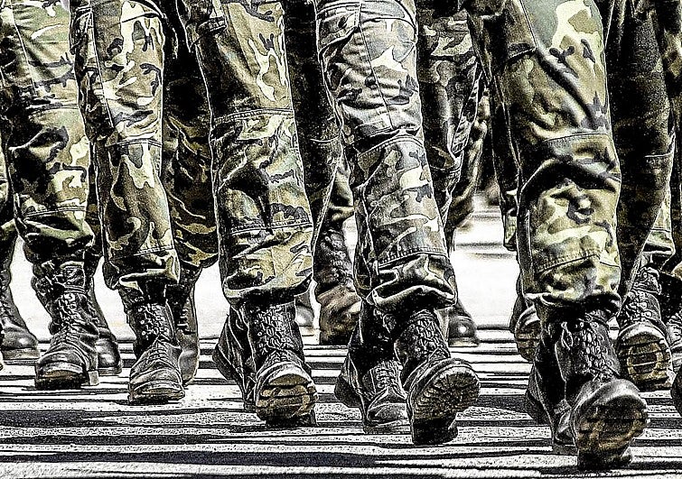 ¿Puede volver la mili a España? Por ahí no van los tiros